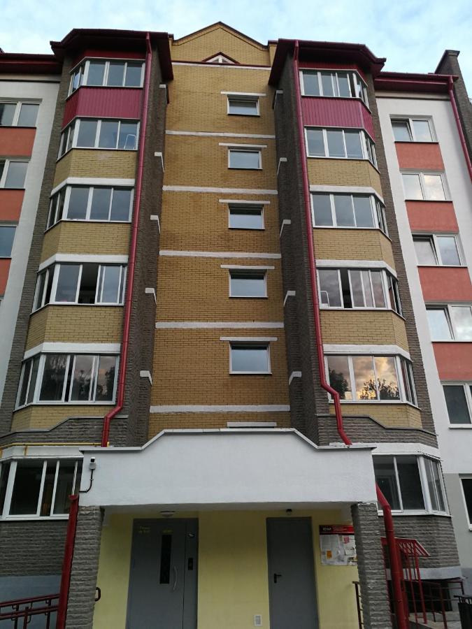 Apartment On Truda 4 วีเต็บส์ ภายนอก รูปภาพ