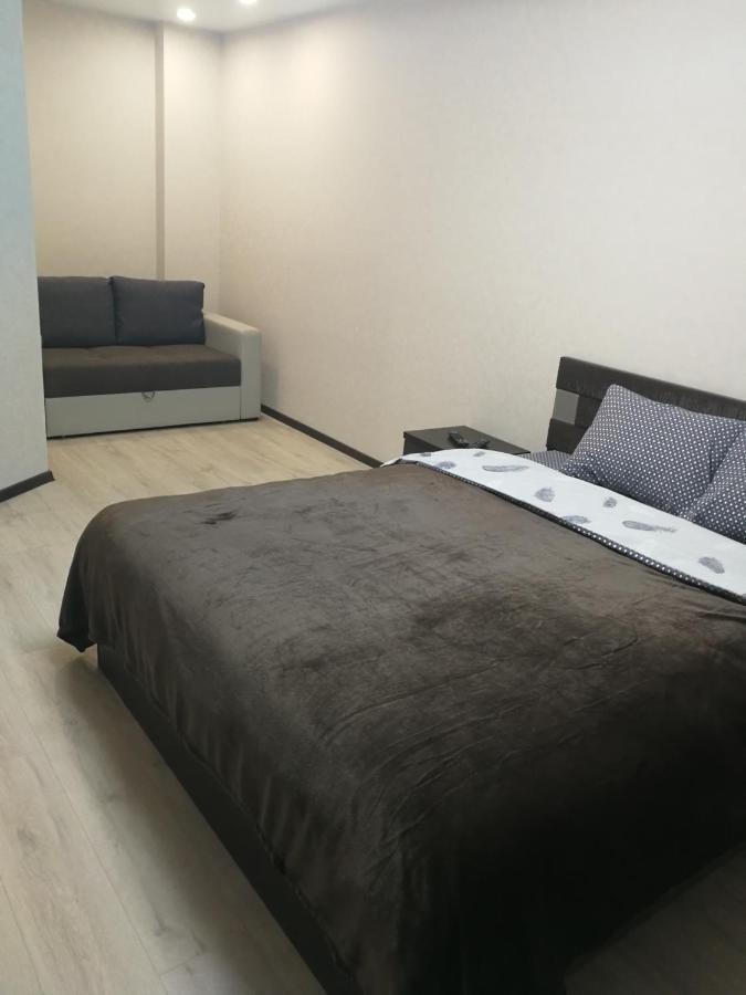 Apartment On Truda 4 วีเต็บส์ ภายนอก รูปภาพ