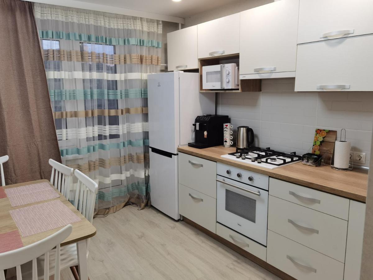 Apartment On Truda 4 วีเต็บส์ ภายนอก รูปภาพ