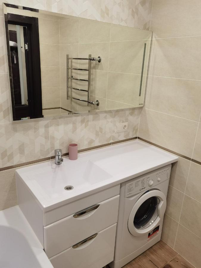Apartment On Truda 4 วีเต็บส์ ภายนอก รูปภาพ