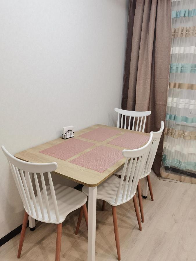 Apartment On Truda 4 วีเต็บส์ ภายนอก รูปภาพ